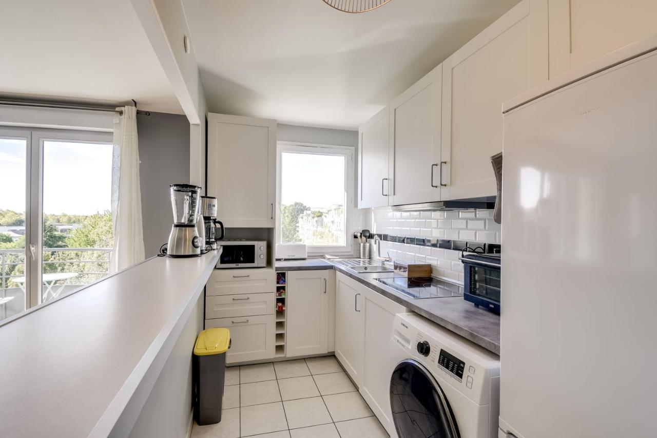 Chic Apart With Parking And Balcony Cergy Exterior photo