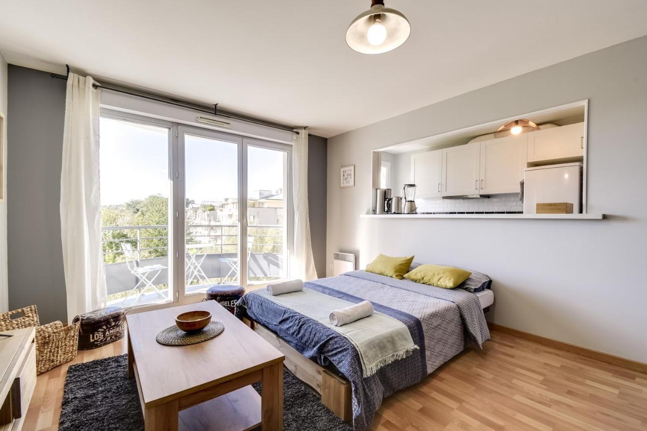 Chic Apart With Parking And Balcony Cergy Exterior photo